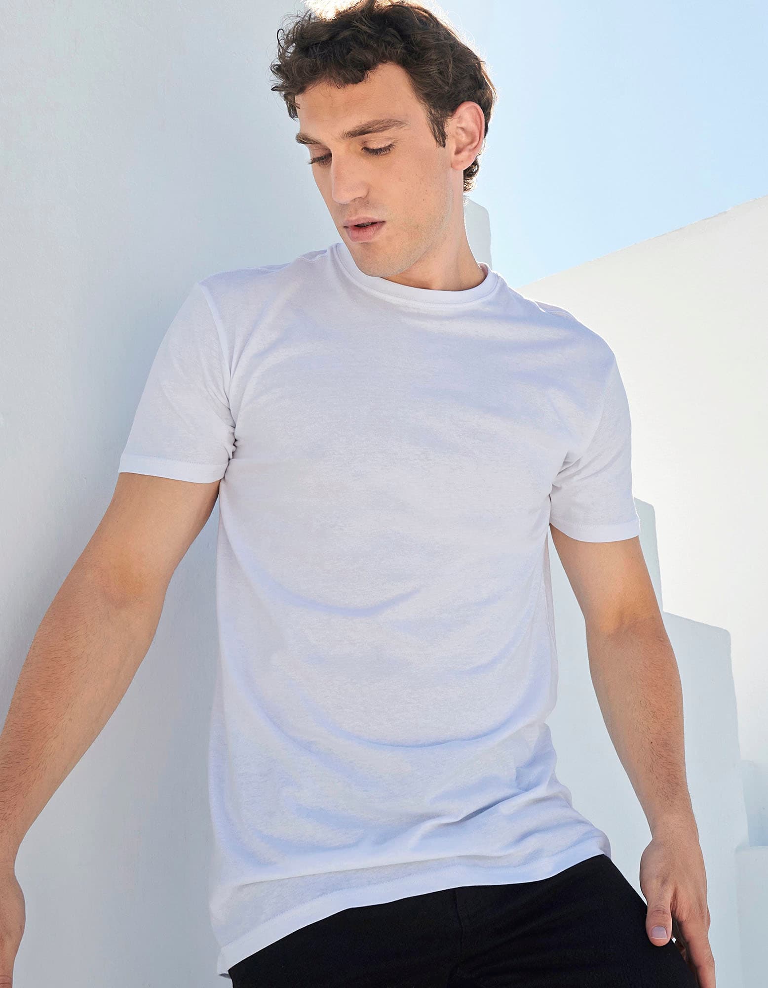 Men´s Longline T-Shirt With Dipped Hem