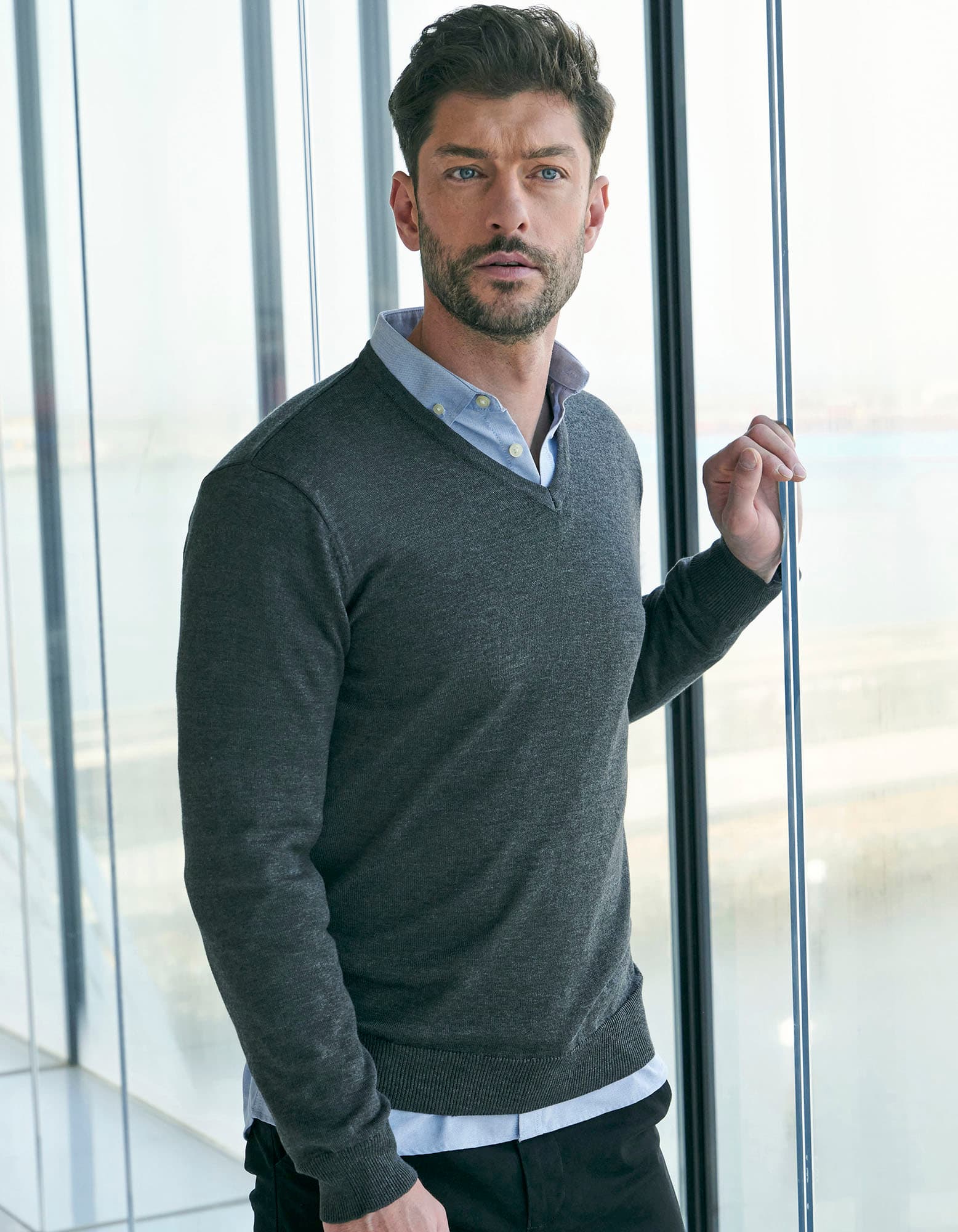 Men´s Lightweight V-Neck Jumper